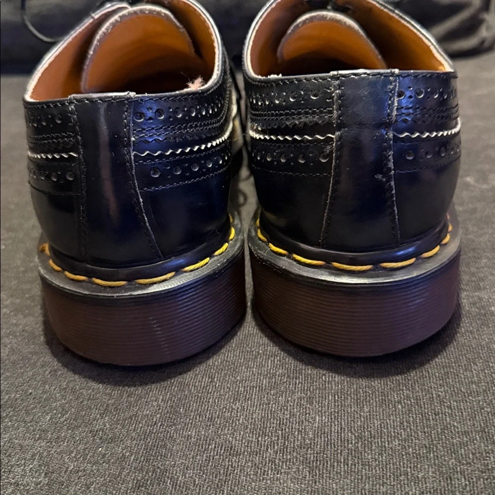 Vintage Doc Martens Navy Wingtip Oxfords men’s size 7 women’s size 9. EUC - Picture 2 of 9